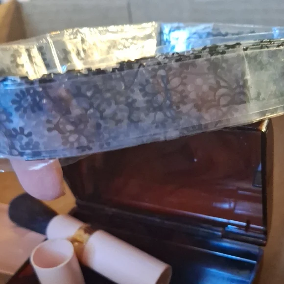 Pink Travel Makeup Brush with Brown Compact Case - Picture 6 of 8